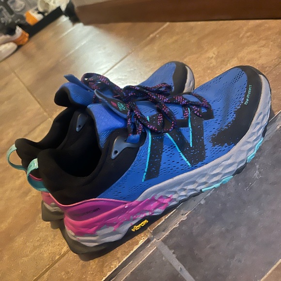 New Balance - Picture 2 of 3